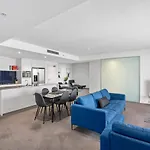 Circle On Cavill - Hosted By Coastal Letting