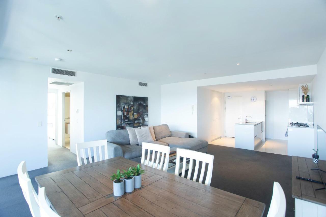 Apartment Circle On Cavill - Hosted By Coastal Letting