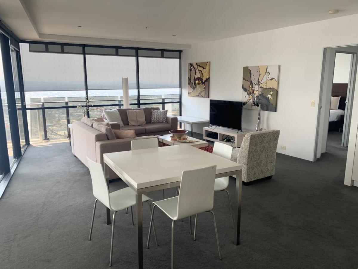 Apartment Circle On Cavill - Hosted By Coastal Letting *