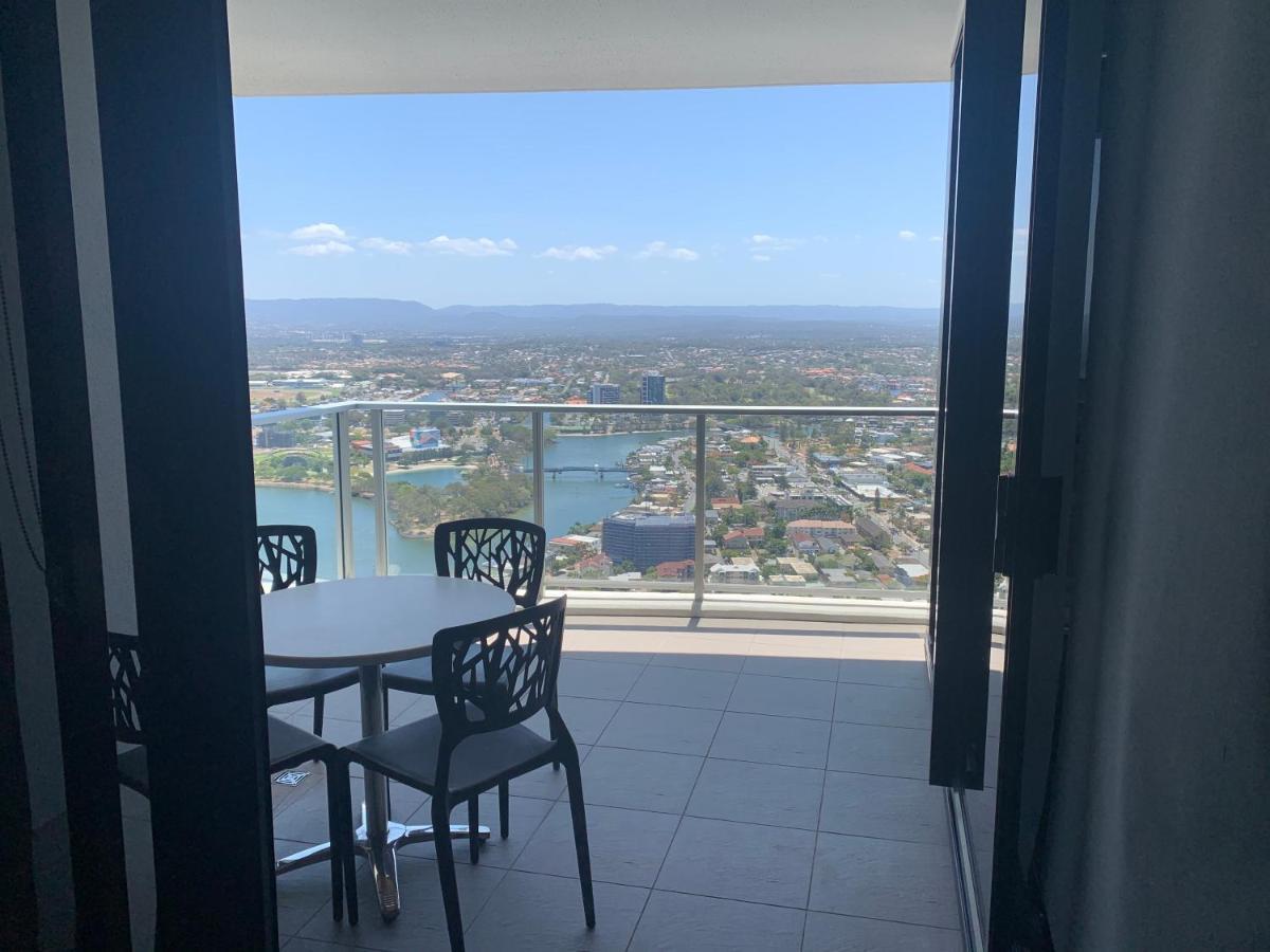 Circle On Cavill - Hosted By Coastal Letting Apartment Gold Coast